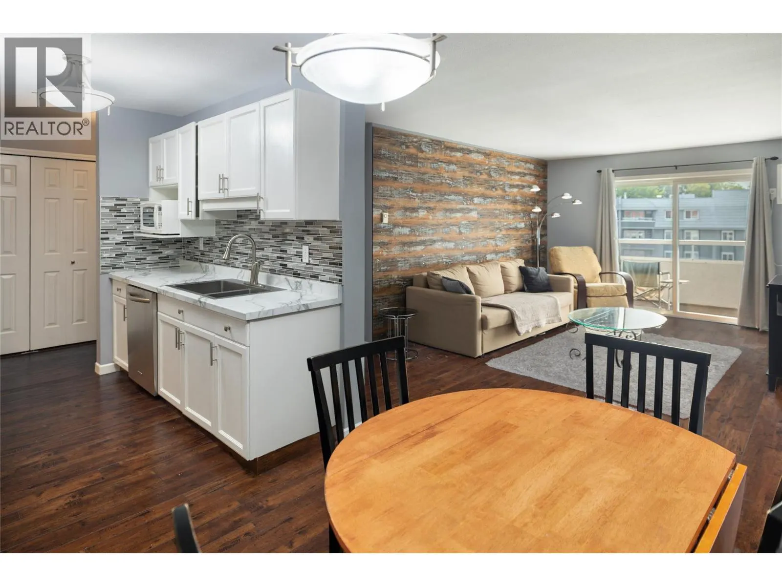 3155 DeMontreuil Court Unit# 404