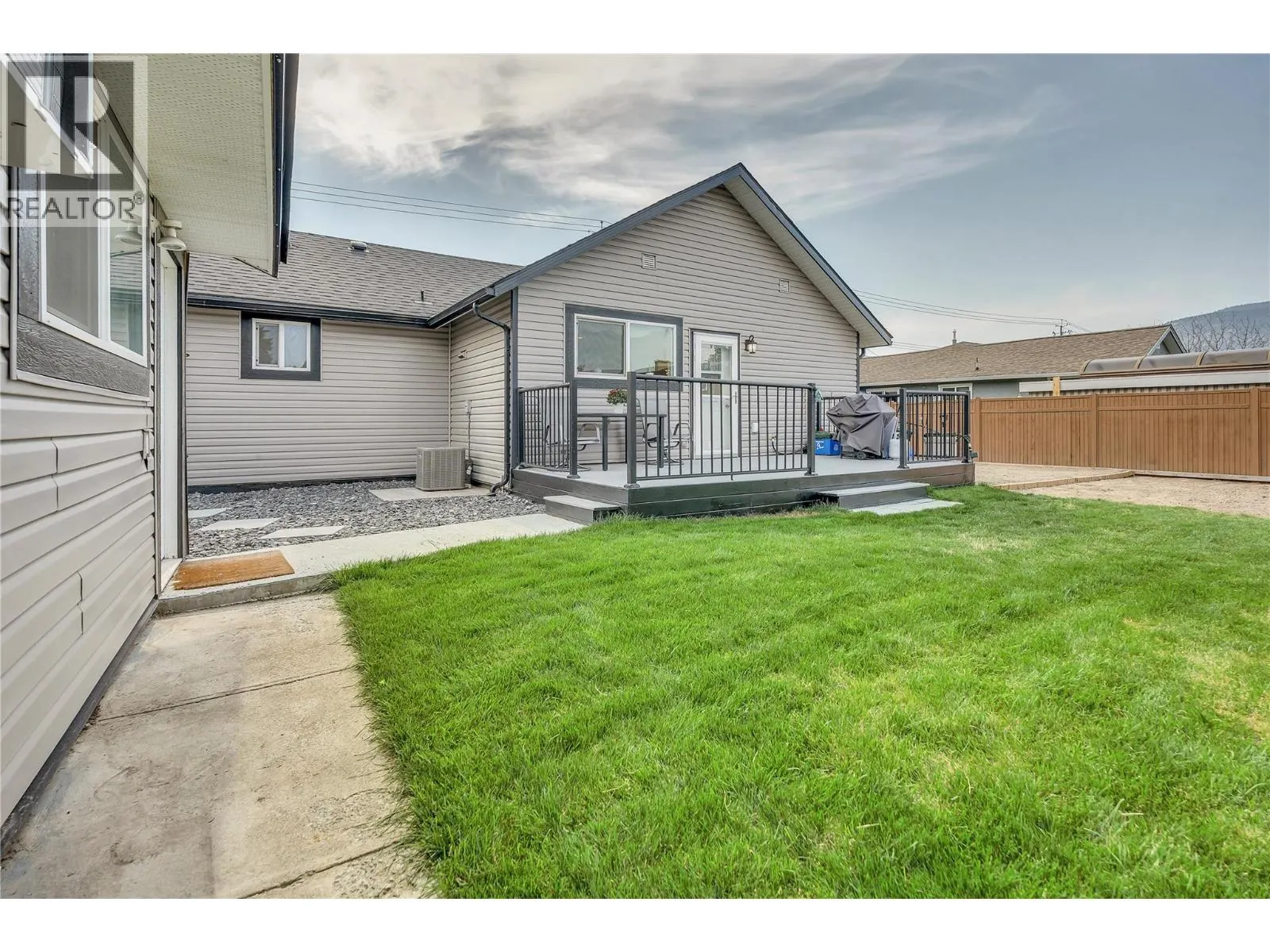 507 Duncan Avenue W