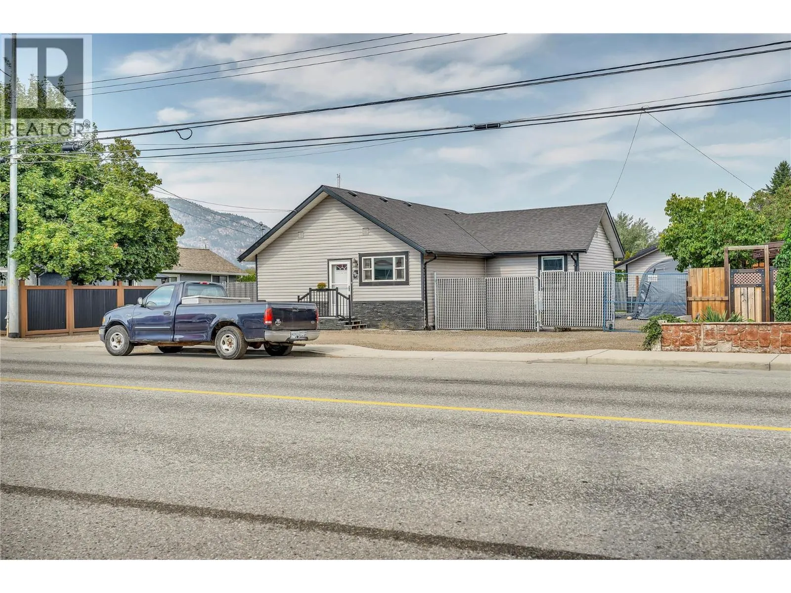 507 Duncan Avenue W