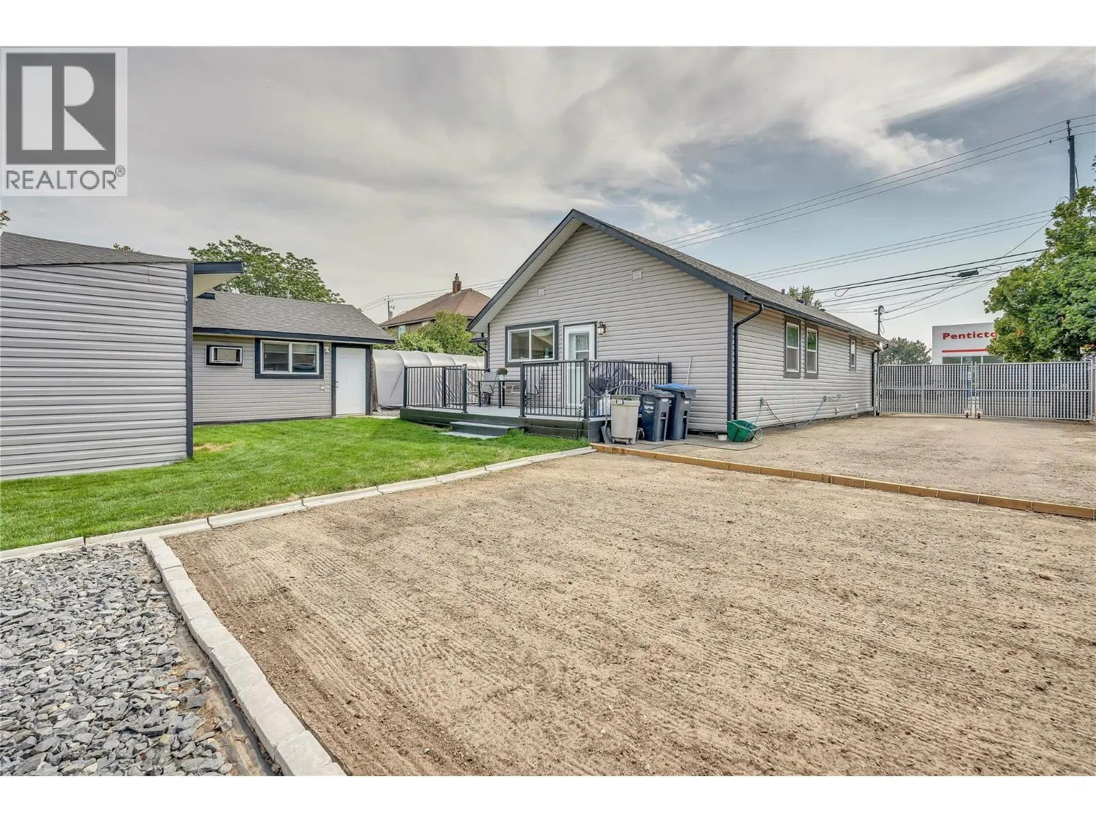 507 Duncan Avenue W