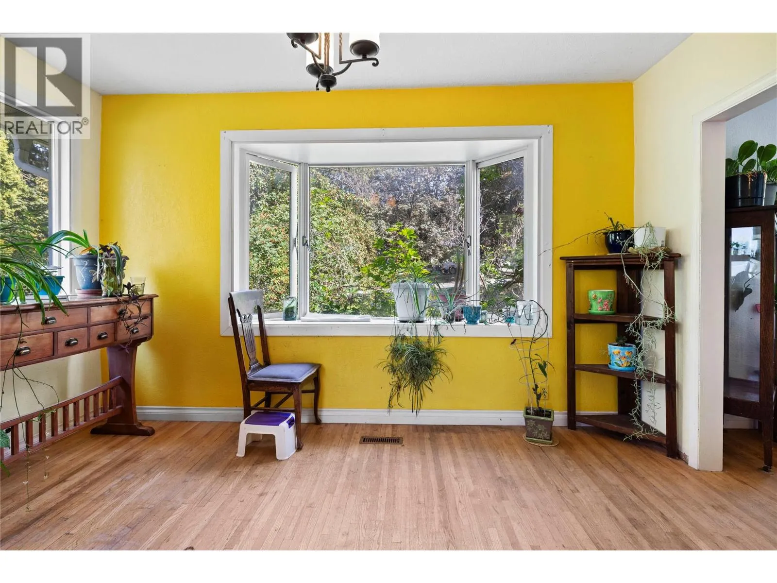 1121 Shuswap Street SW