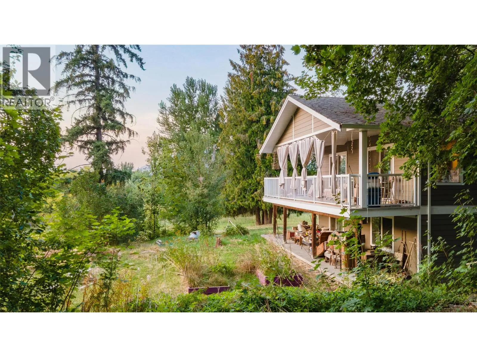 1121 Shuswap Street SW