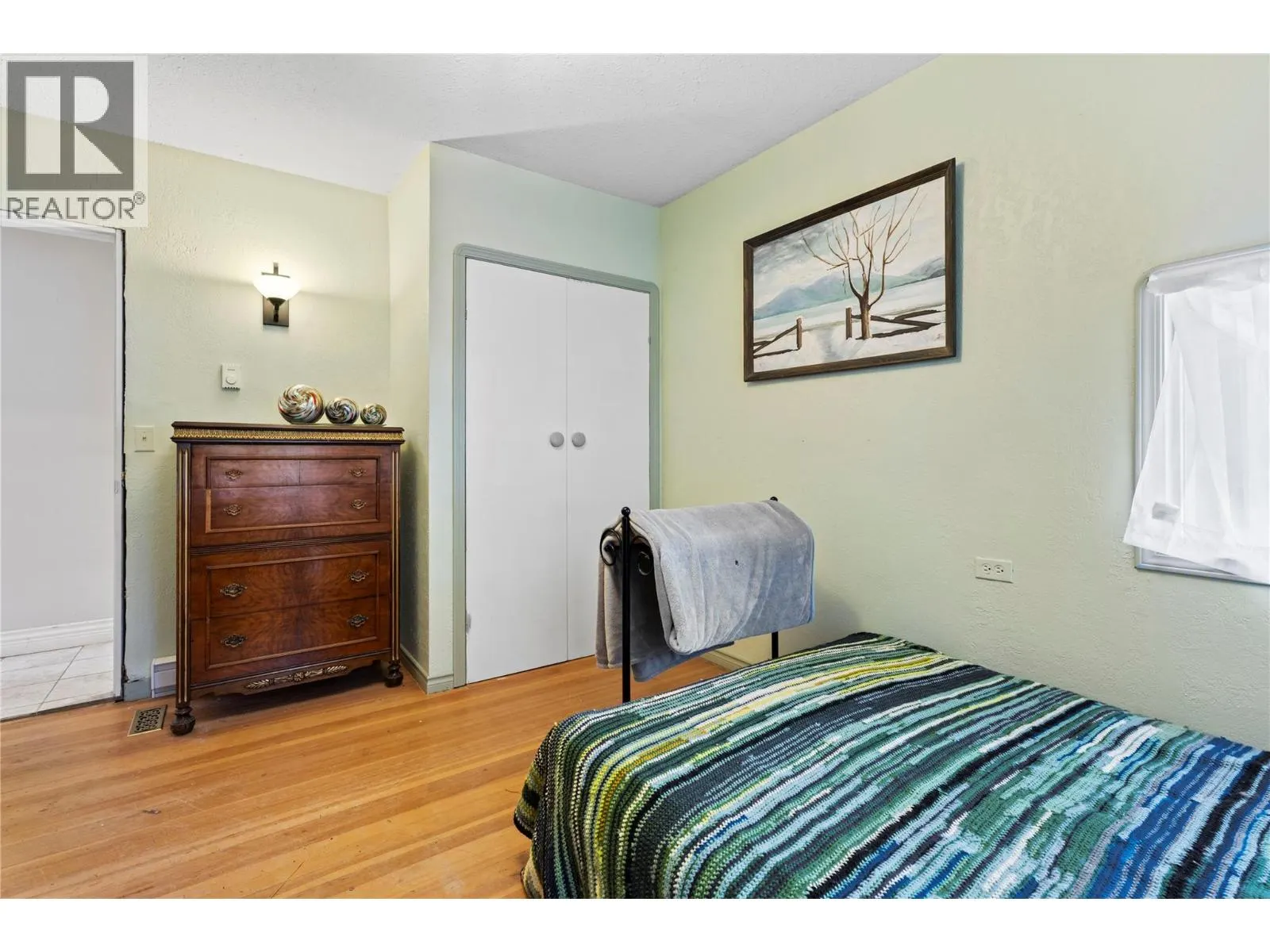 1121 Shuswap Street SW