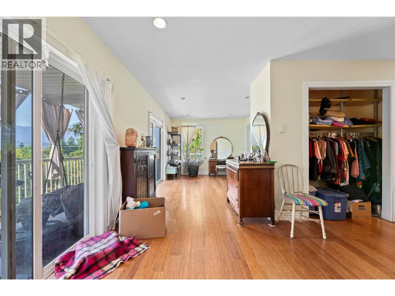 1121 Shuswap Street SW
