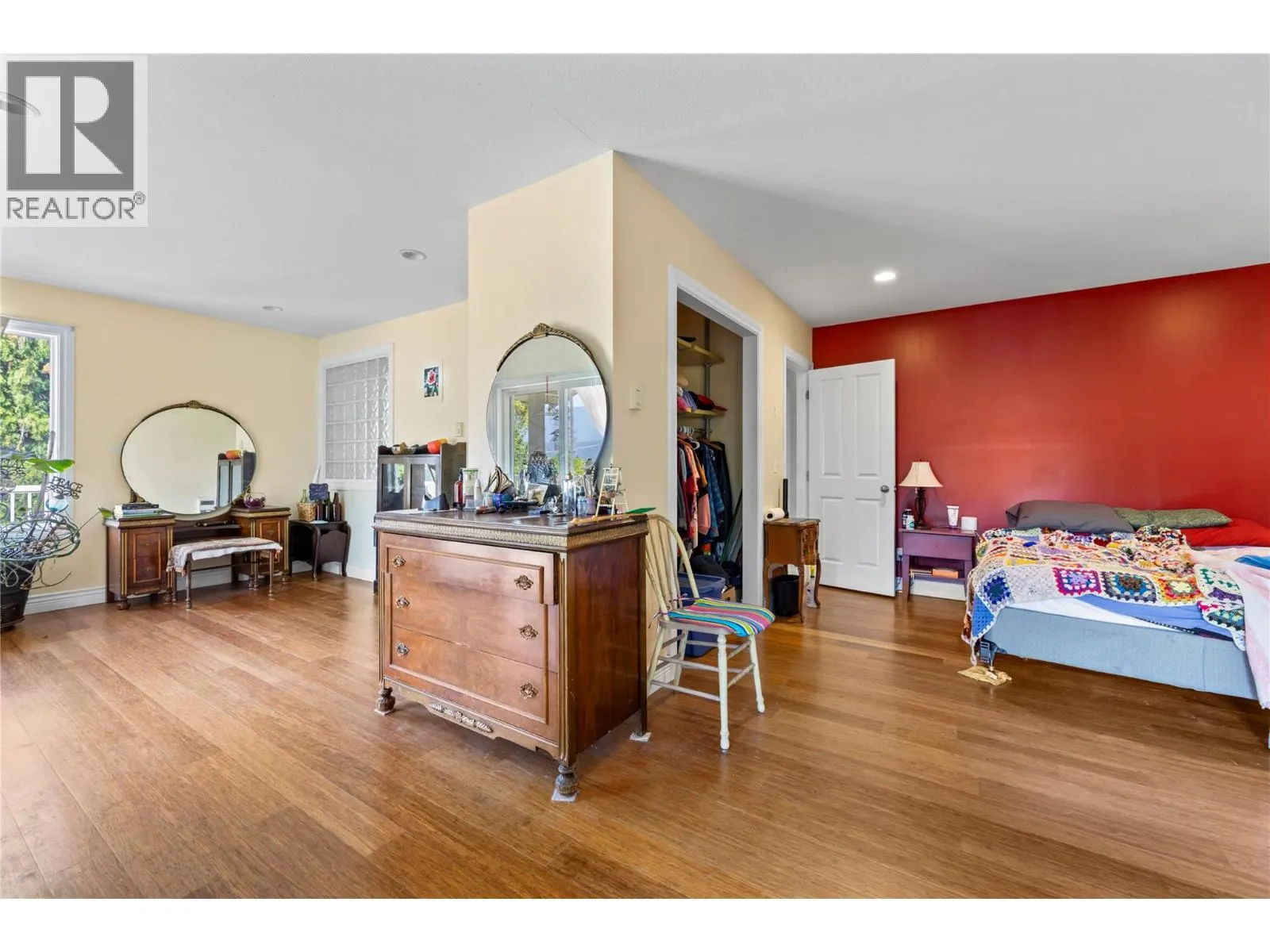 1121 Shuswap Street SW