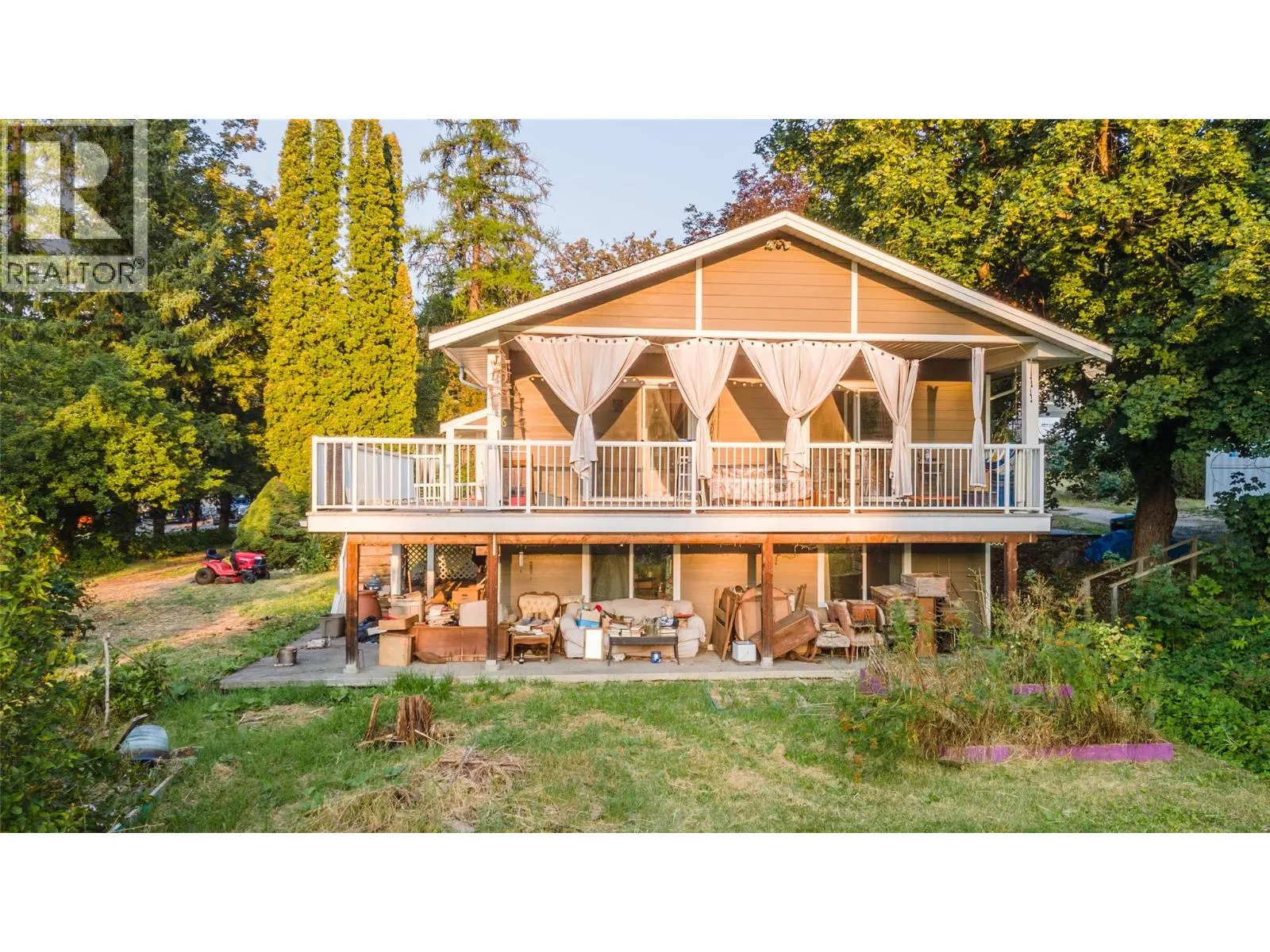 1121 Shuswap Street SW