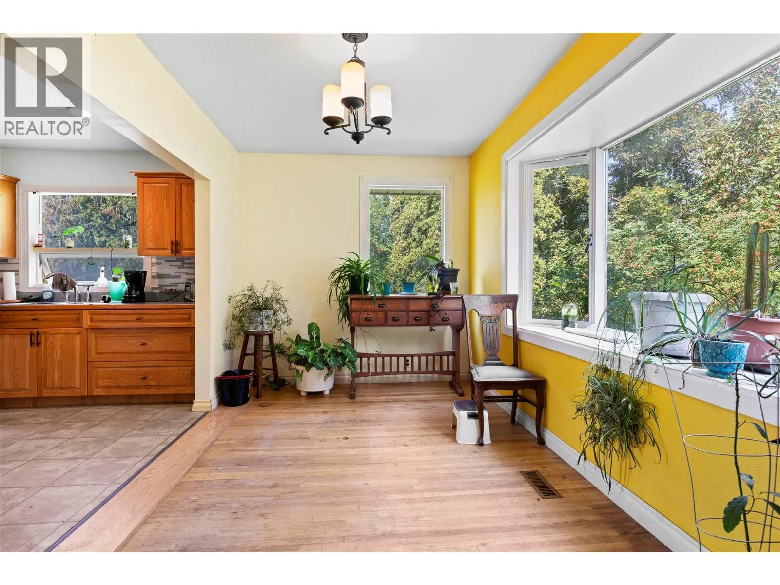 1121 Shuswap Street SW