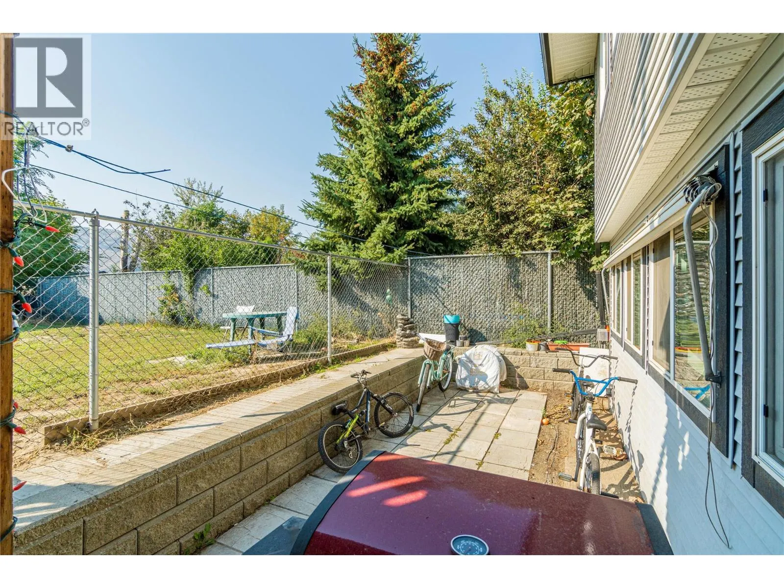 2215 BARBARA Avenue