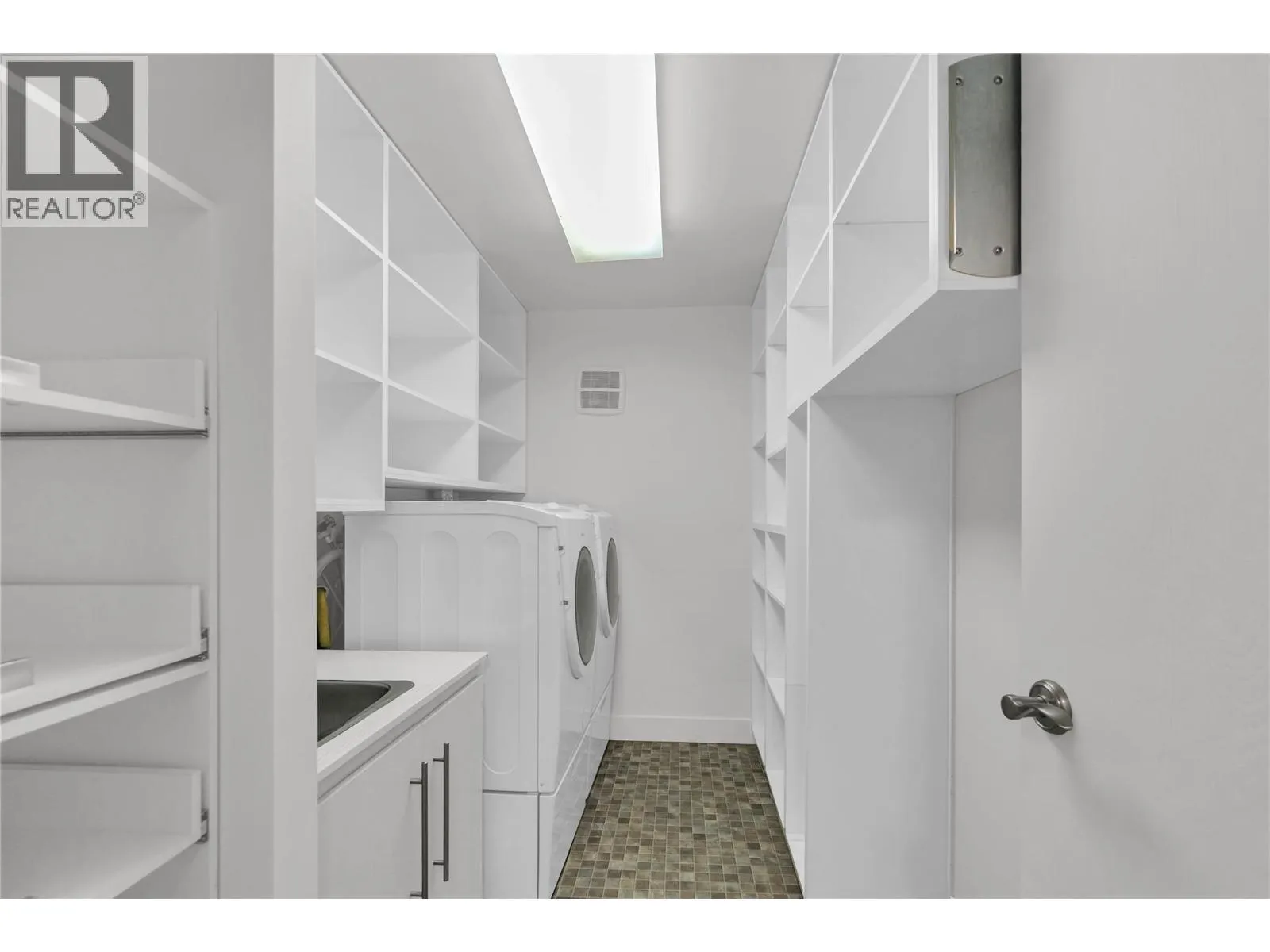 737 Leon Avenue Unit# 1206