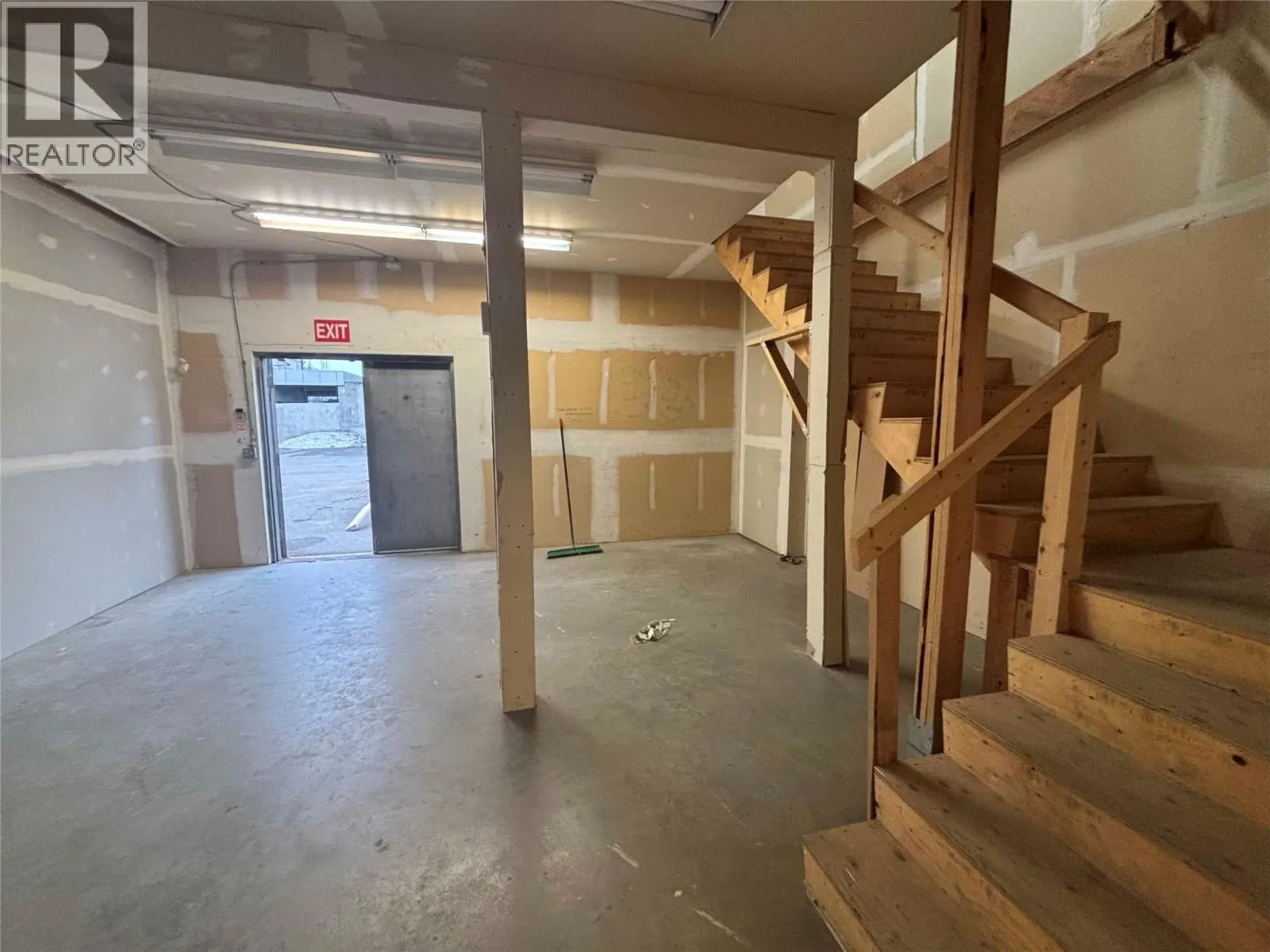 1715 Dickson Avenue Unit# 140