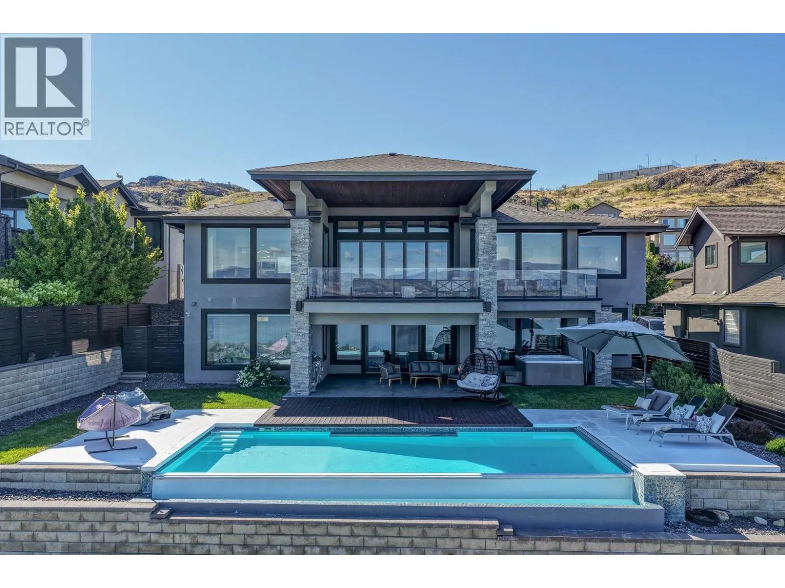 858 Clarance Avenue