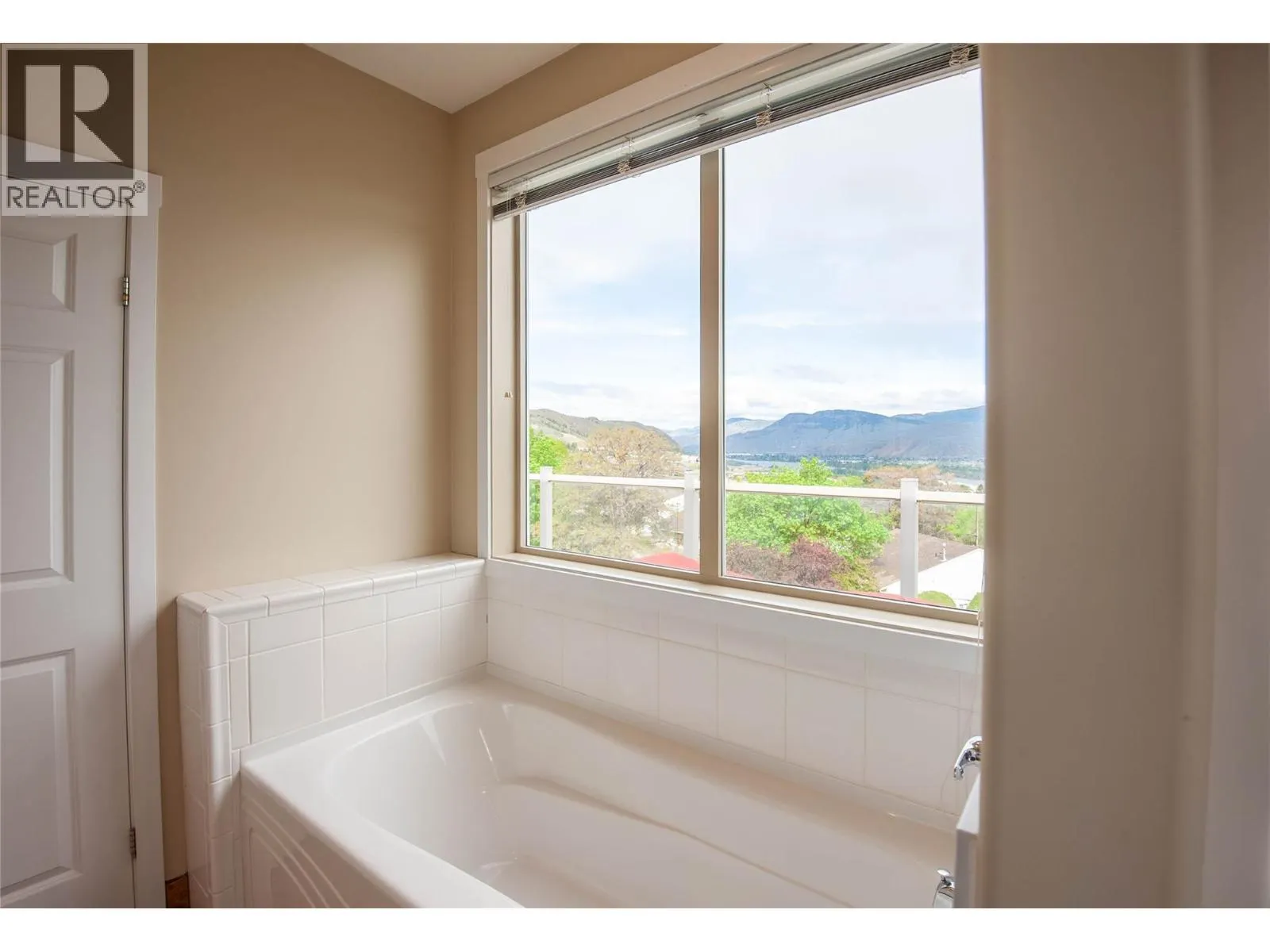 445 DALGLEISH Drive Unit# 10