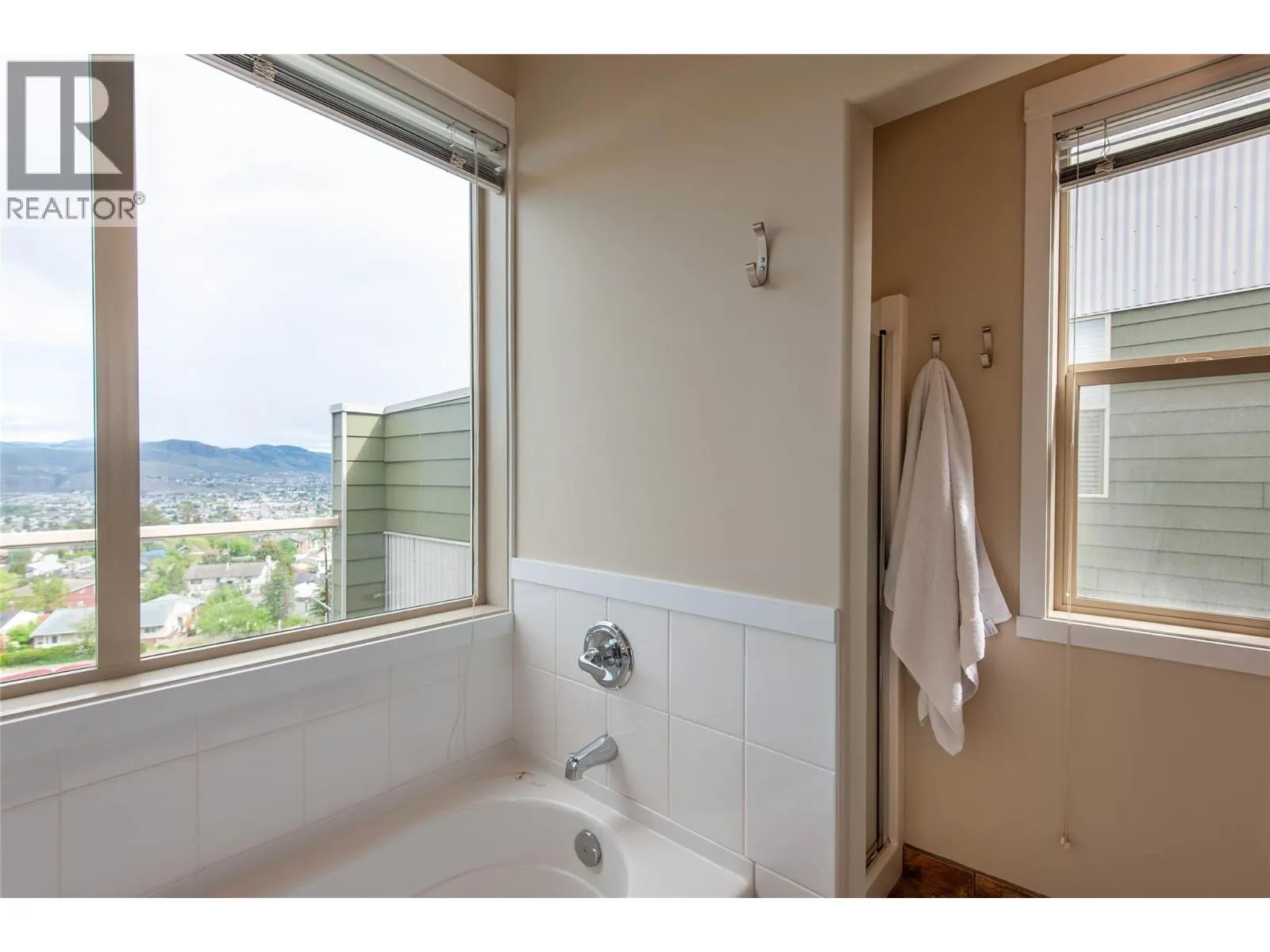 445 DALGLEISH Drive Unit# 10