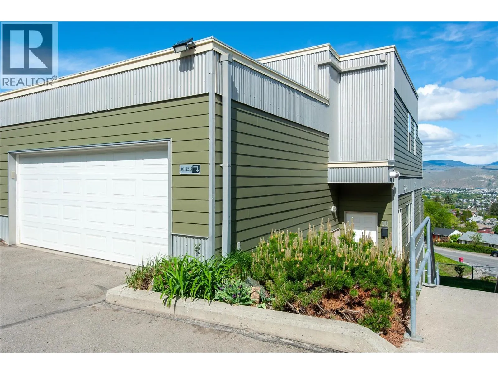 445 DALGLEISH Drive Unit# 10