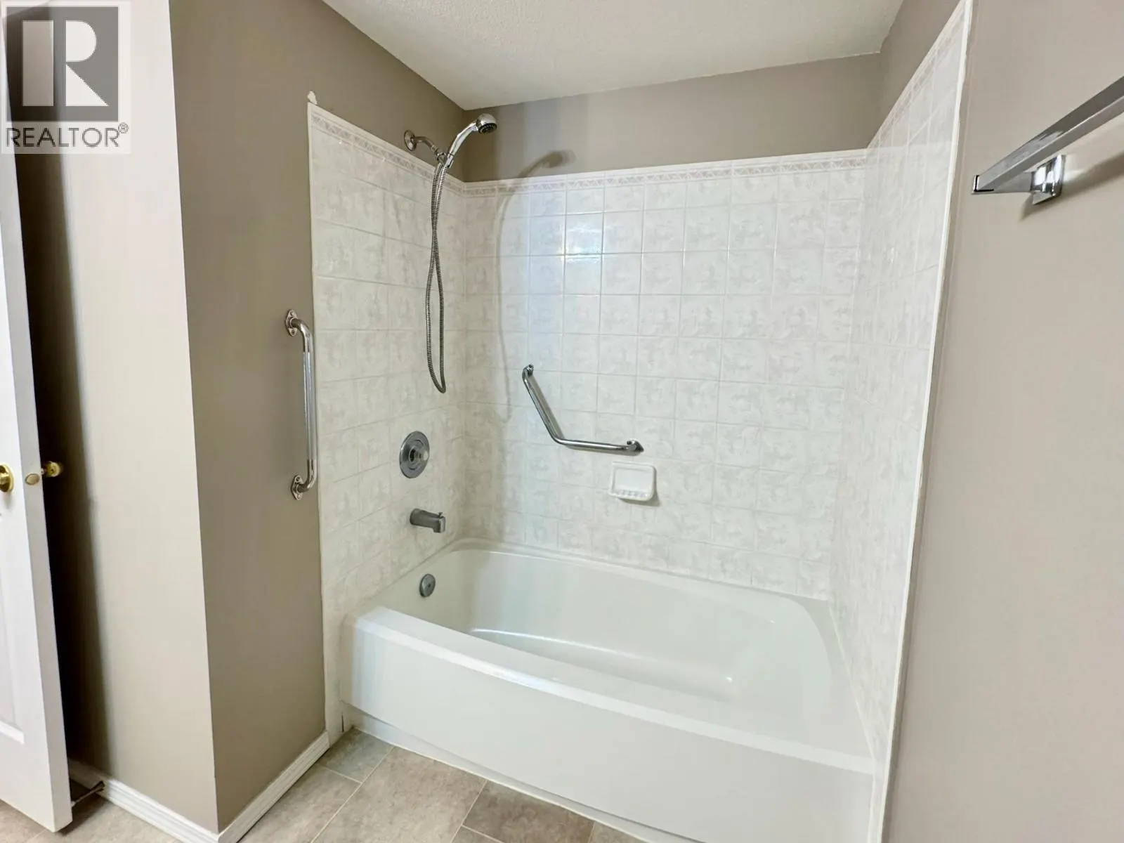 2401 SOUTH MAIN Street Unit# 204