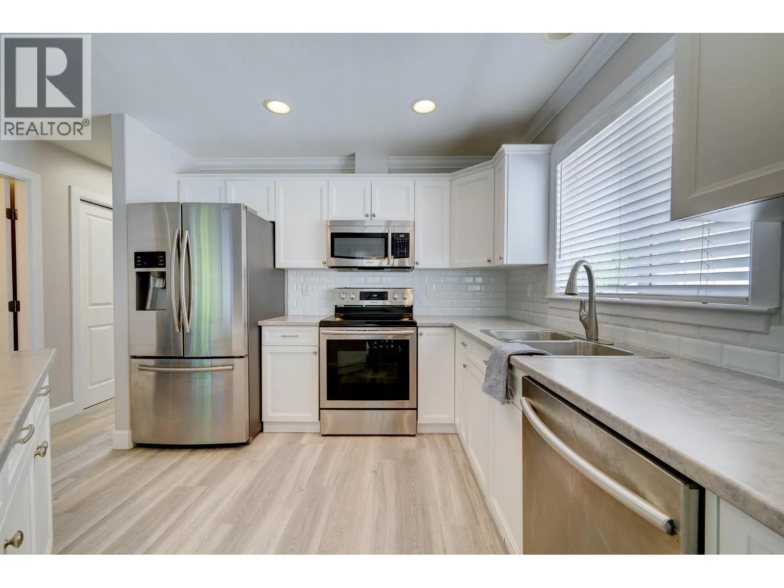 1940 HILLSIDE Drive Unit# 33