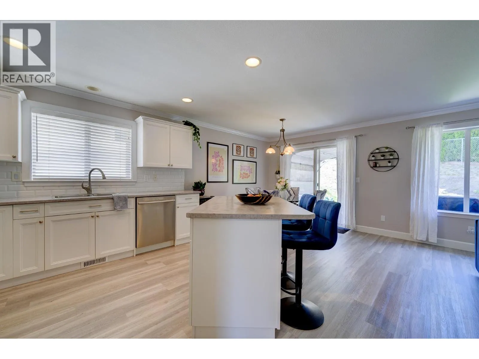 1940 HILLSIDE Drive Unit# 33