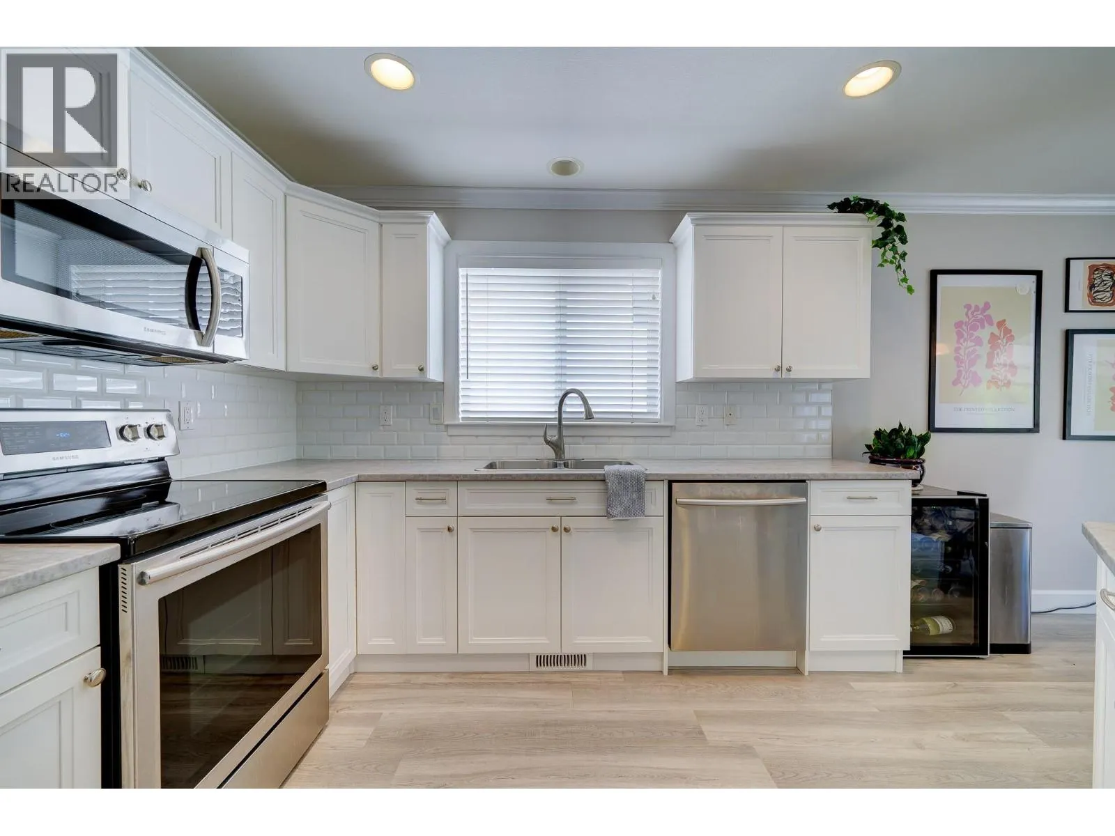 1940 HILLSIDE Drive Unit# 33