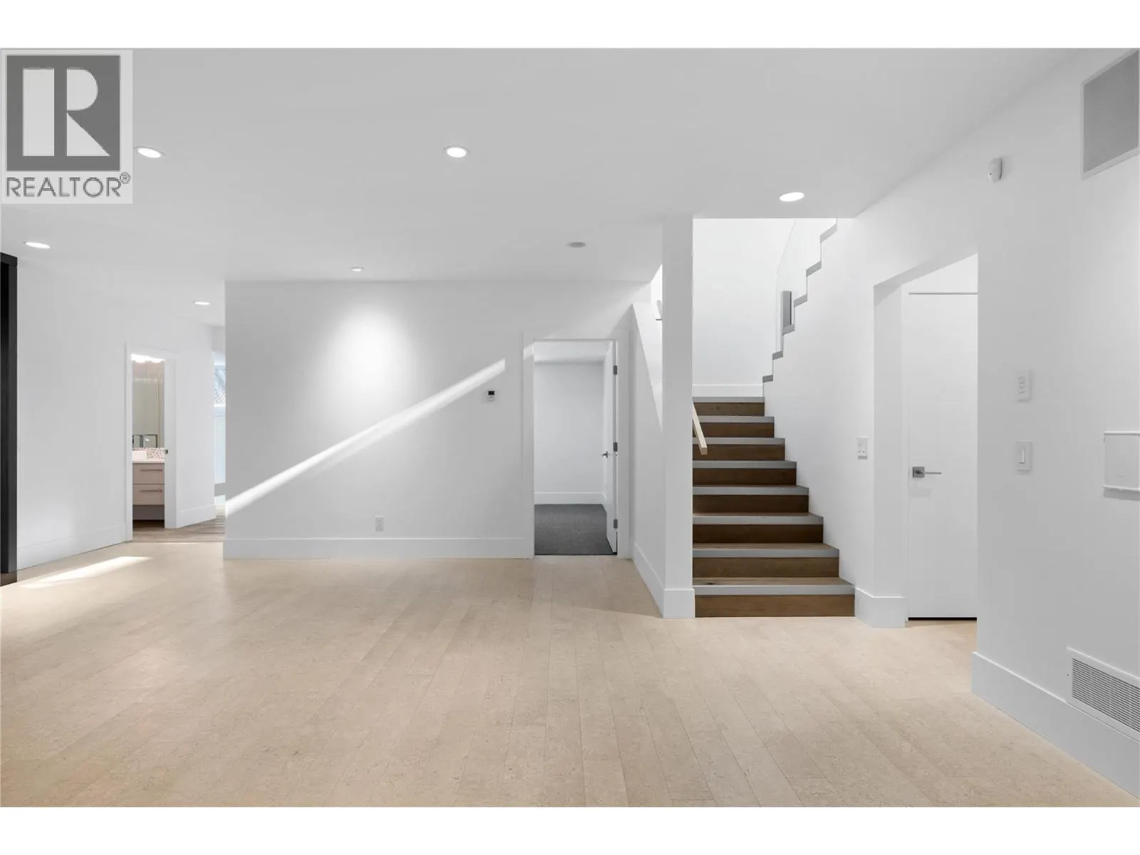 1049 Westpoint Drive