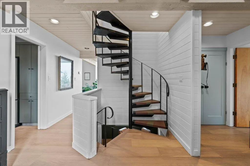2221 Sunset Point