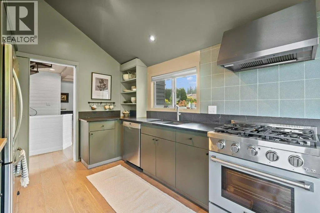 2221 Sunset Point