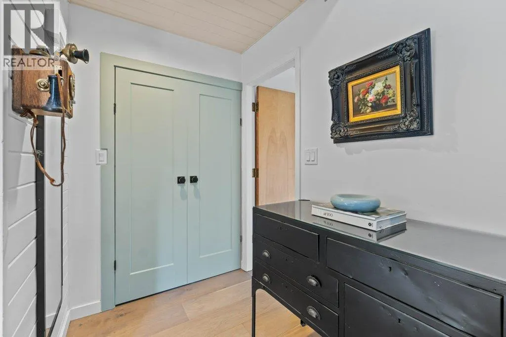 2221 Sunset Point