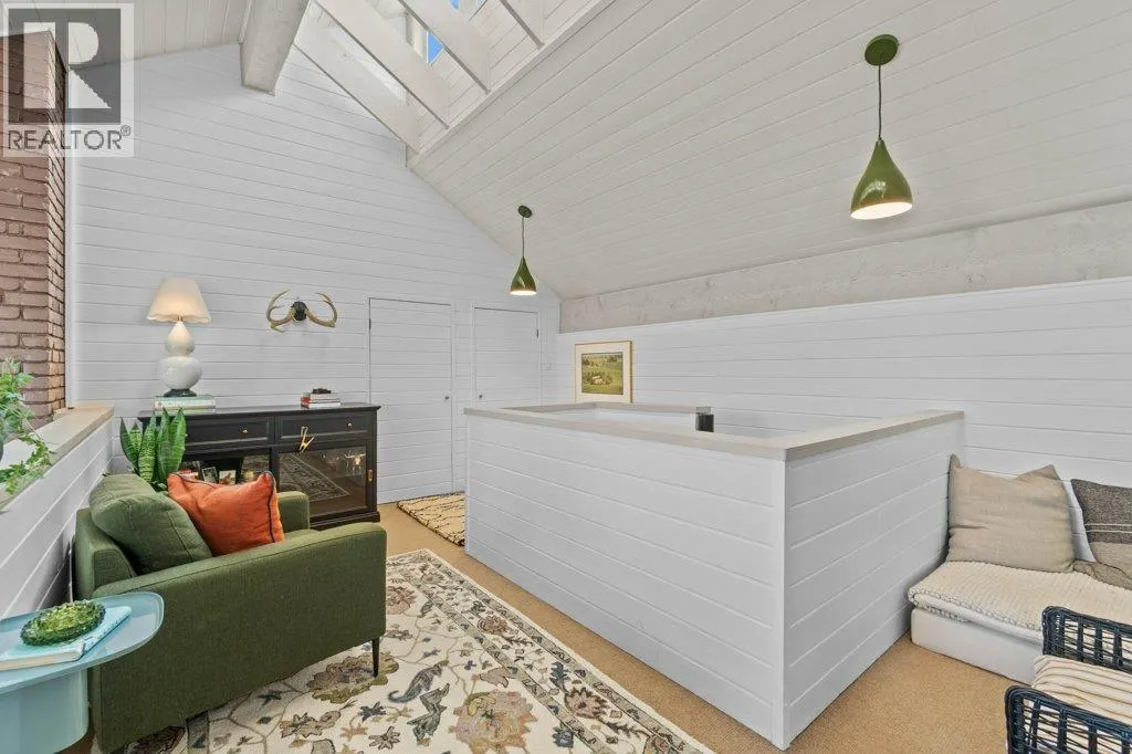 2221 Sunset Point