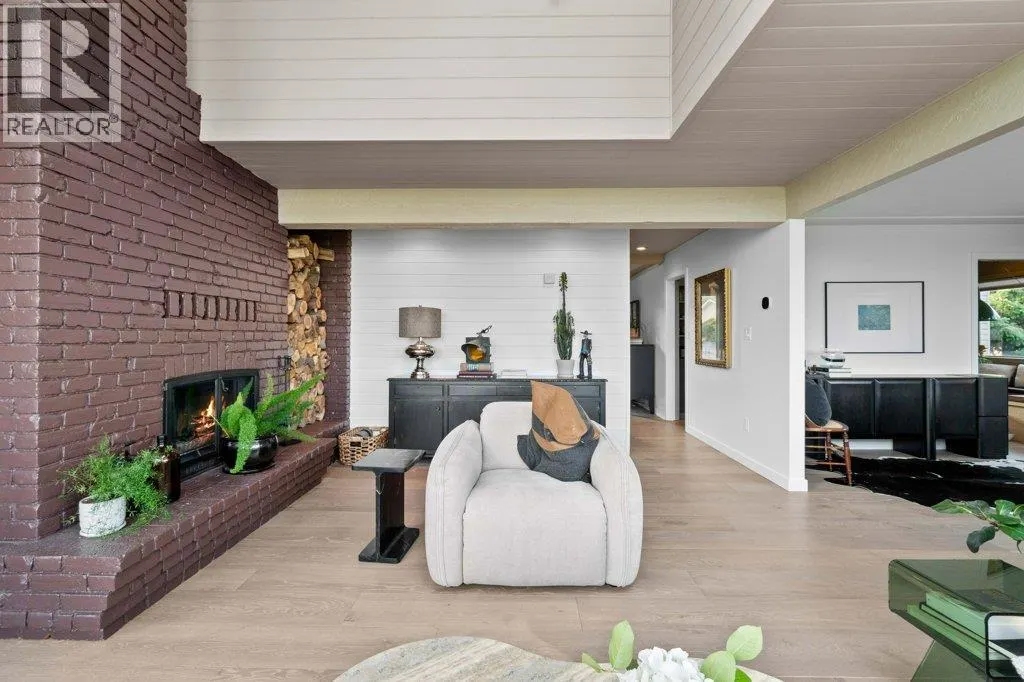 2221 Sunset Point