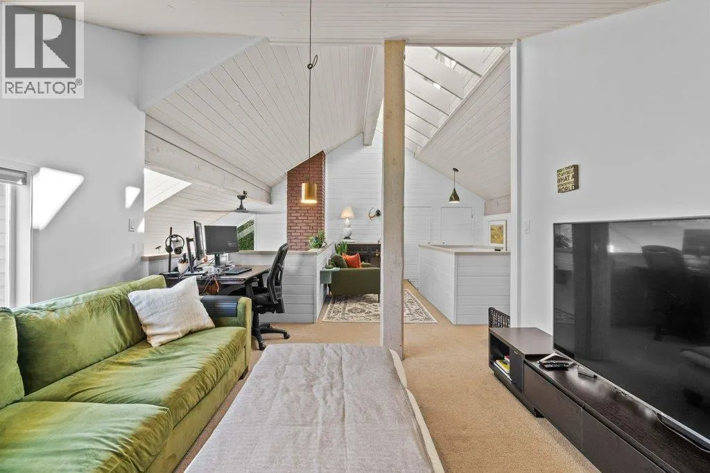 2221 Sunset Point