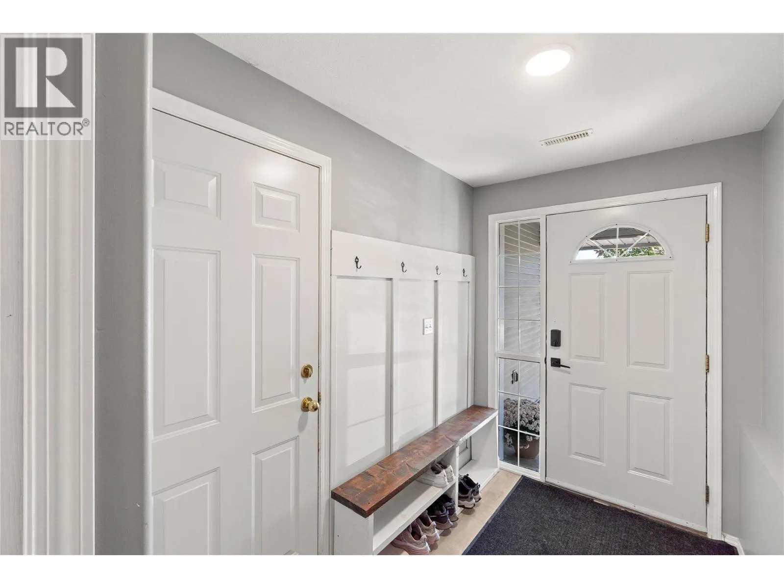 2421 DRUMMOND Court