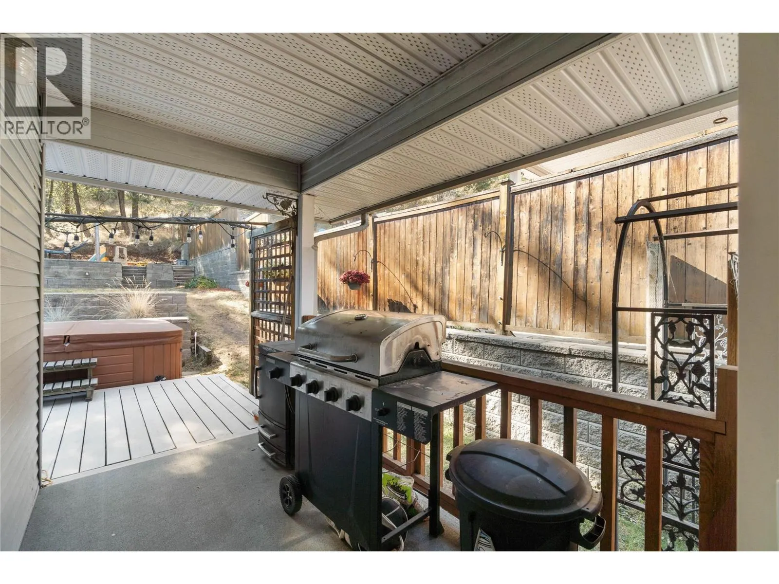 2421 DRUMMOND Court