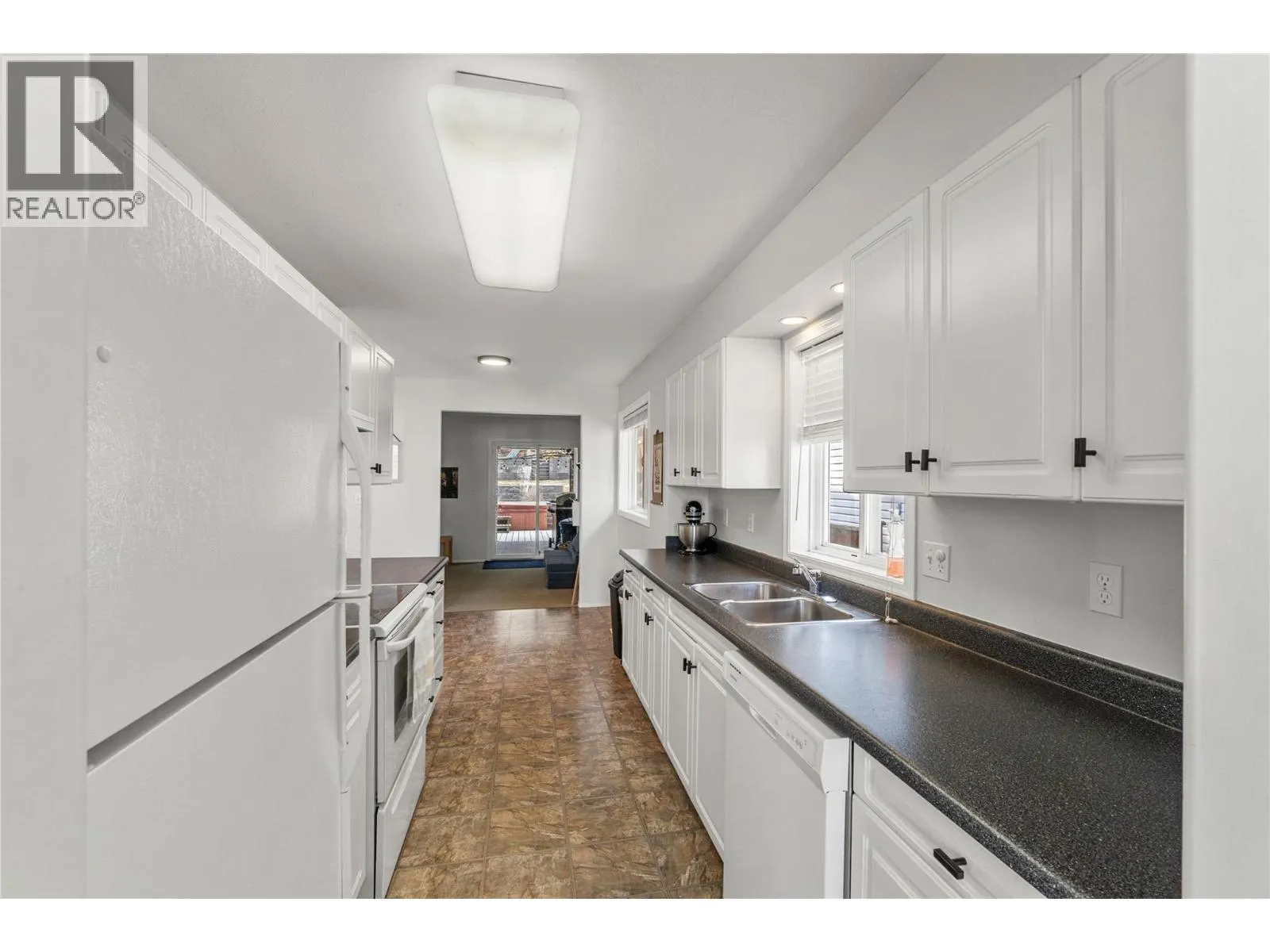 2421 DRUMMOND Court