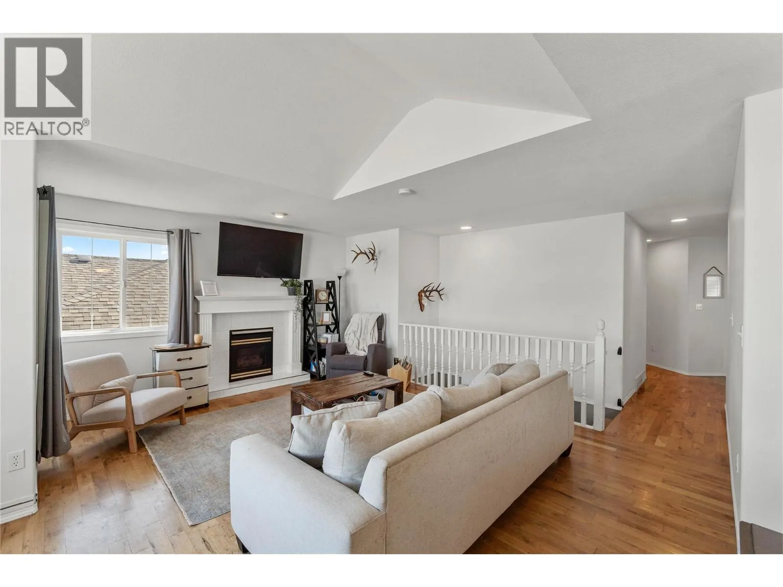 2421 DRUMMOND Court