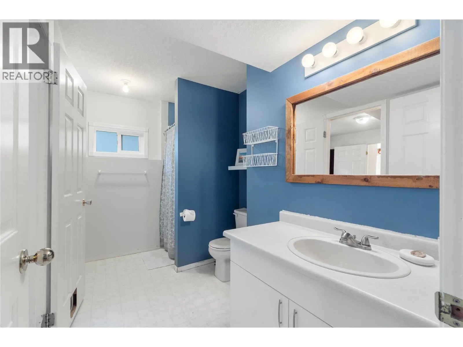 2421 DRUMMOND Court