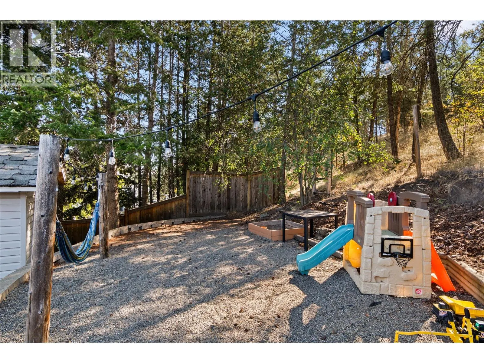 2421 DRUMMOND Court