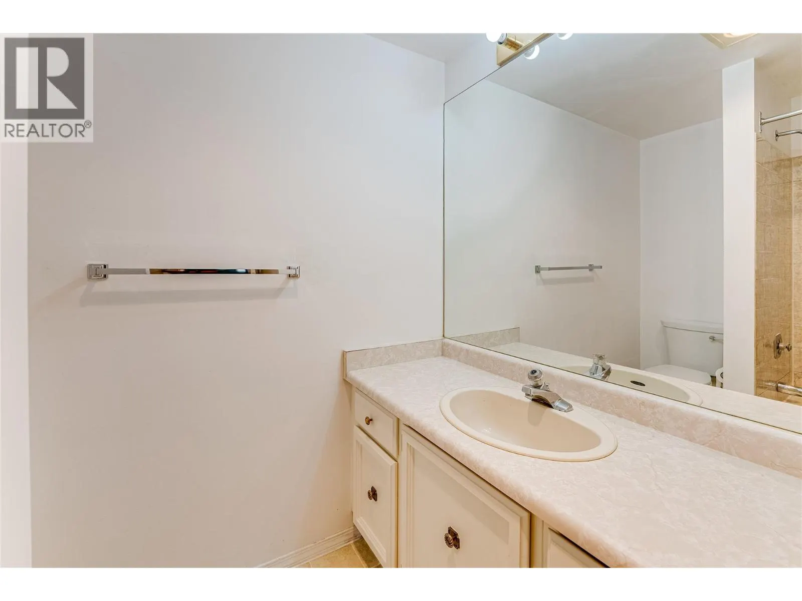 3901 32 Avenue Unit# 208