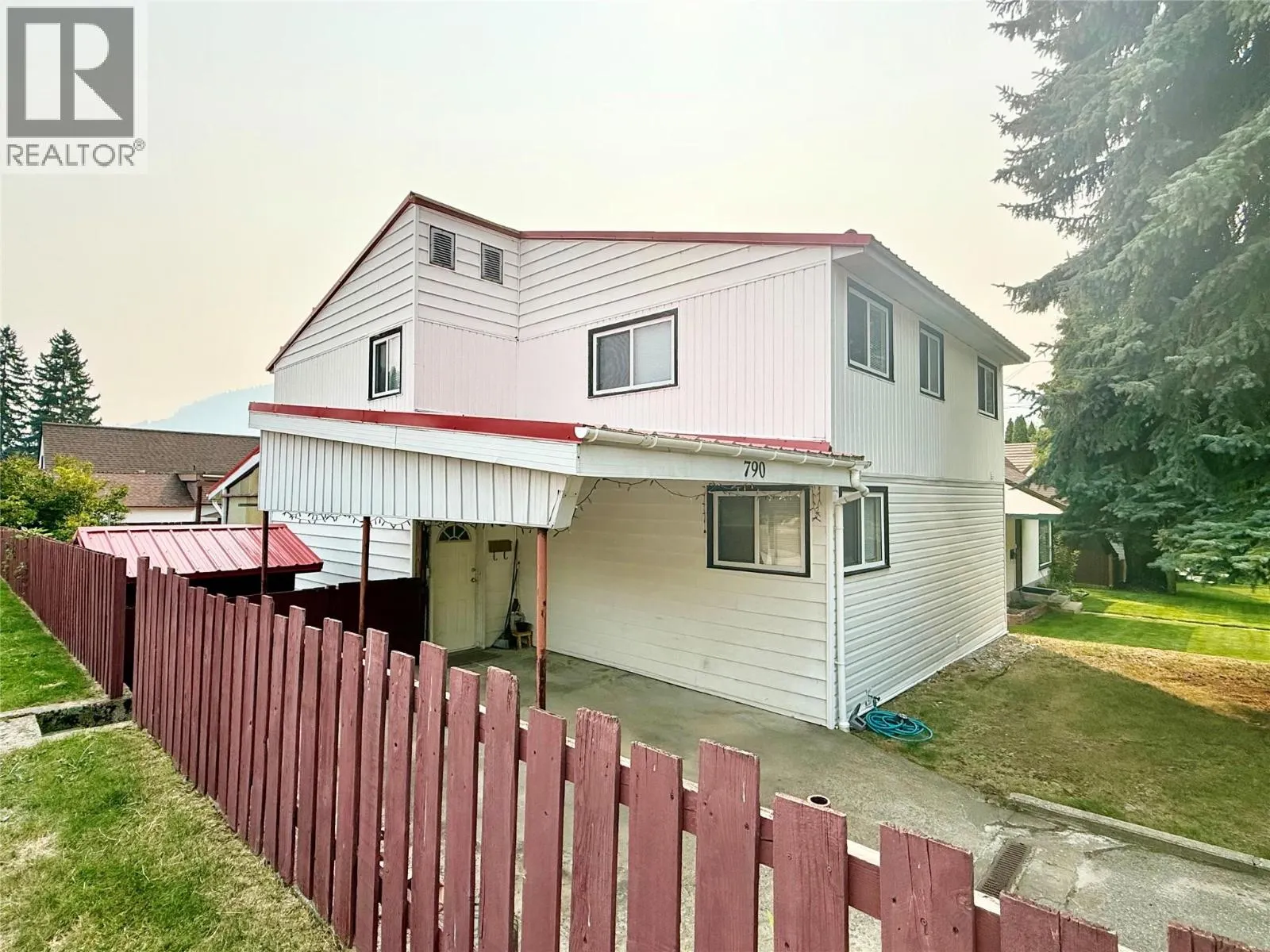 790 CARLYLE Street
