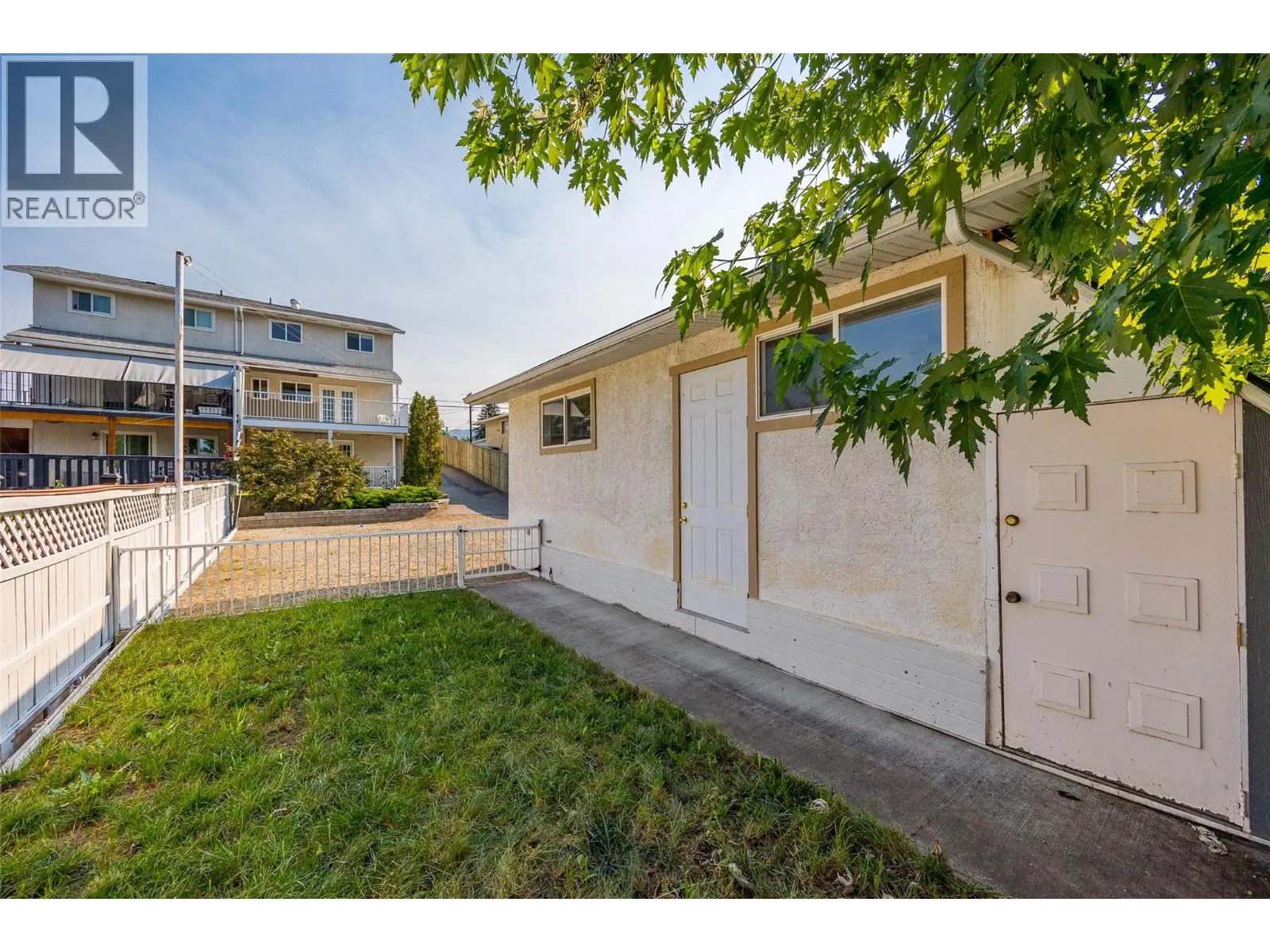 685 Hollydell Road