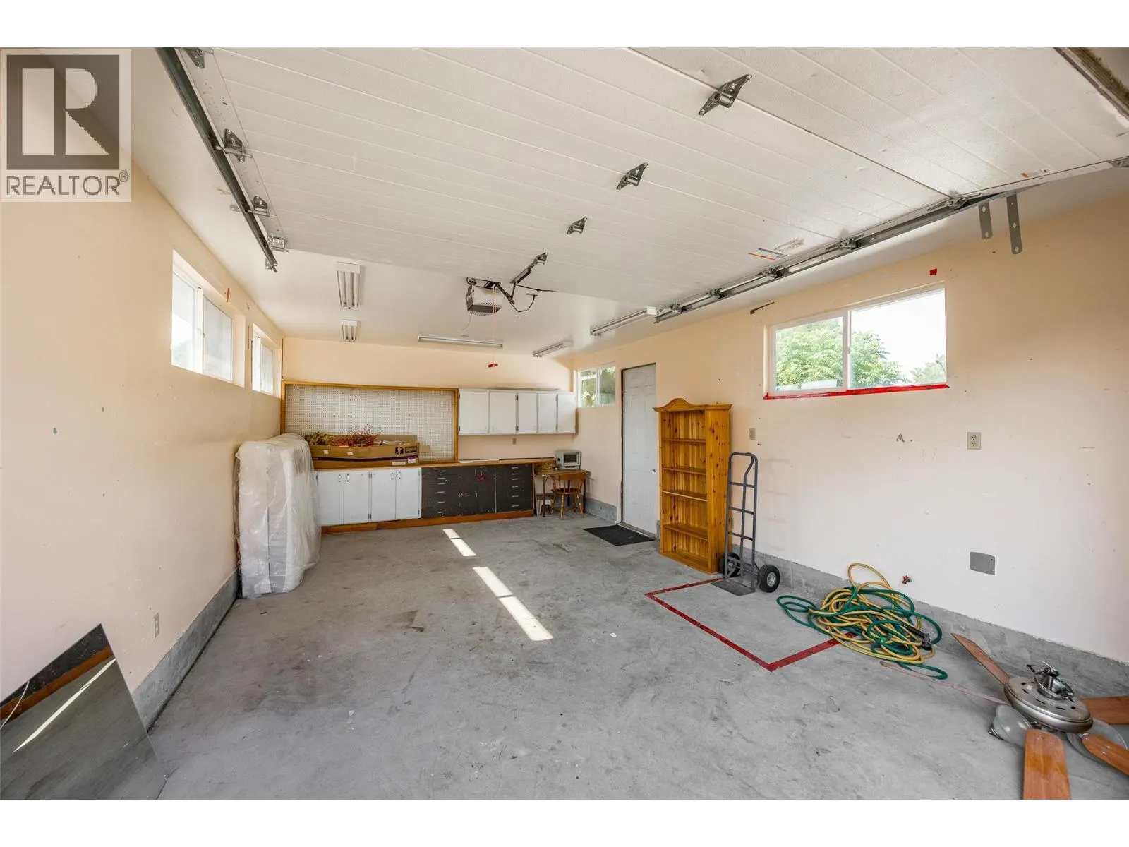 685 Hollydell Road