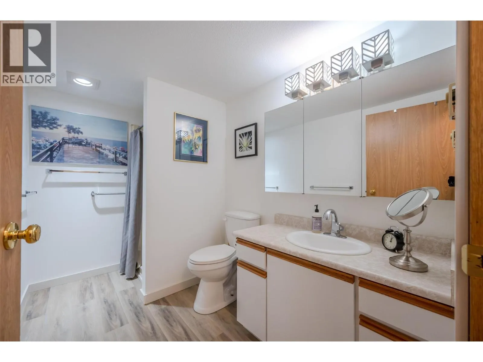 272 GREEN Avenue Unit# 306