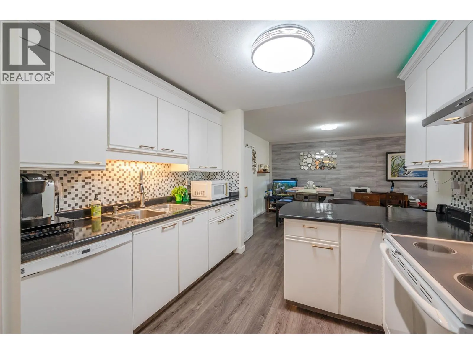272 GREEN Avenue Unit# 306