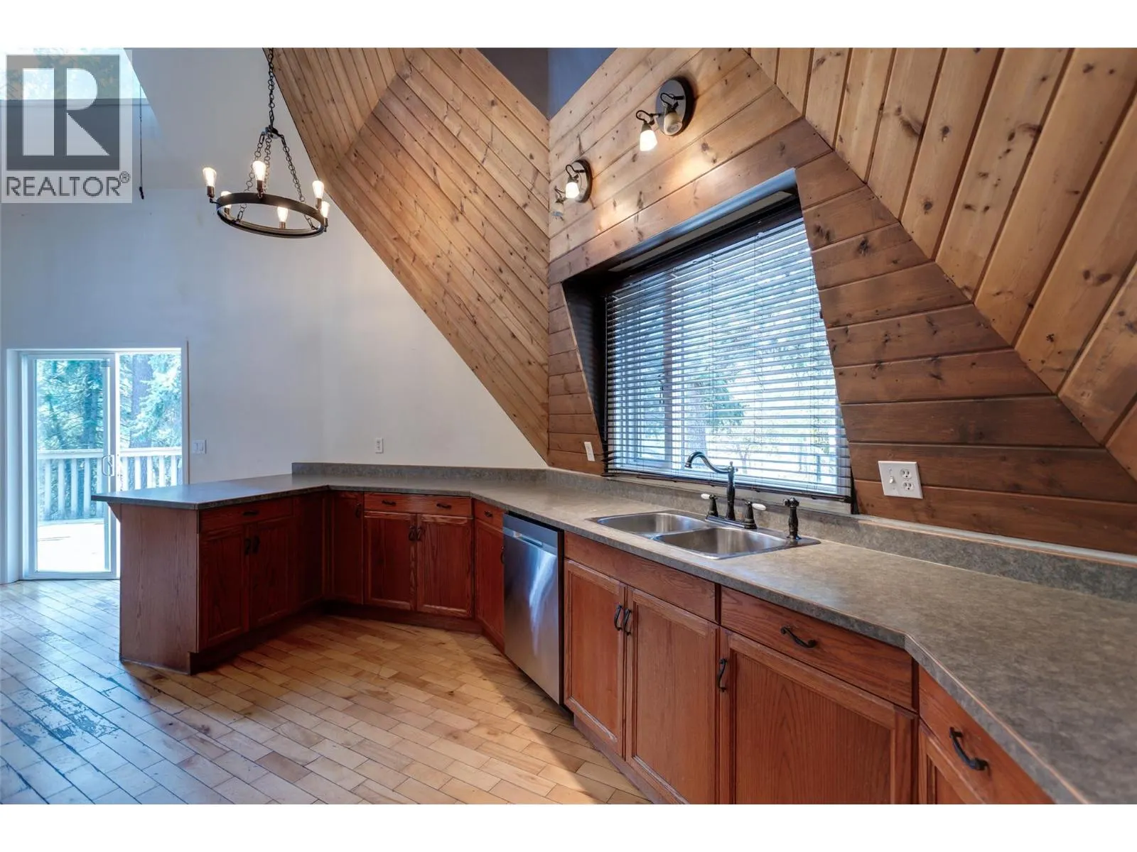 7604 FALCON RIDGE Crescent