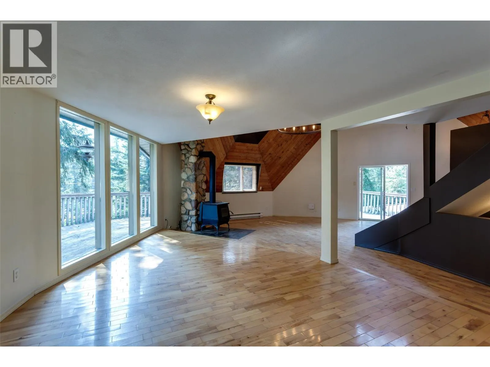 7604 FALCON RIDGE Crescent