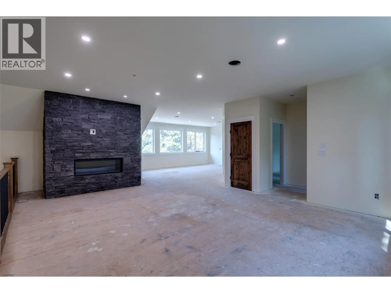 7604 FALCON RIDGE Crescent