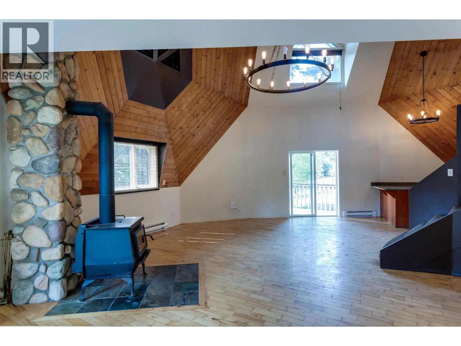 7604 FALCON RIDGE Crescent