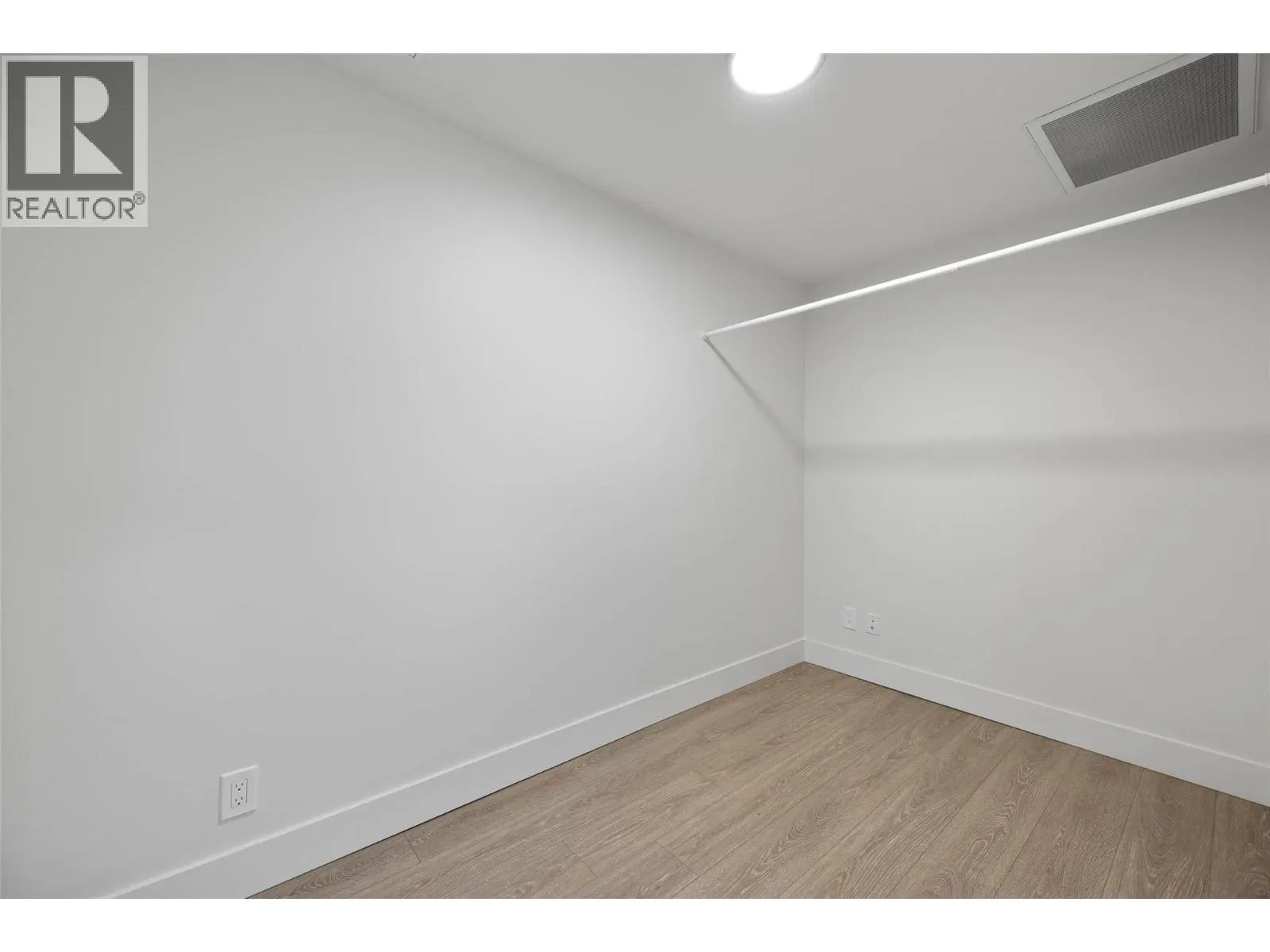 885 University Drive Unit# 201