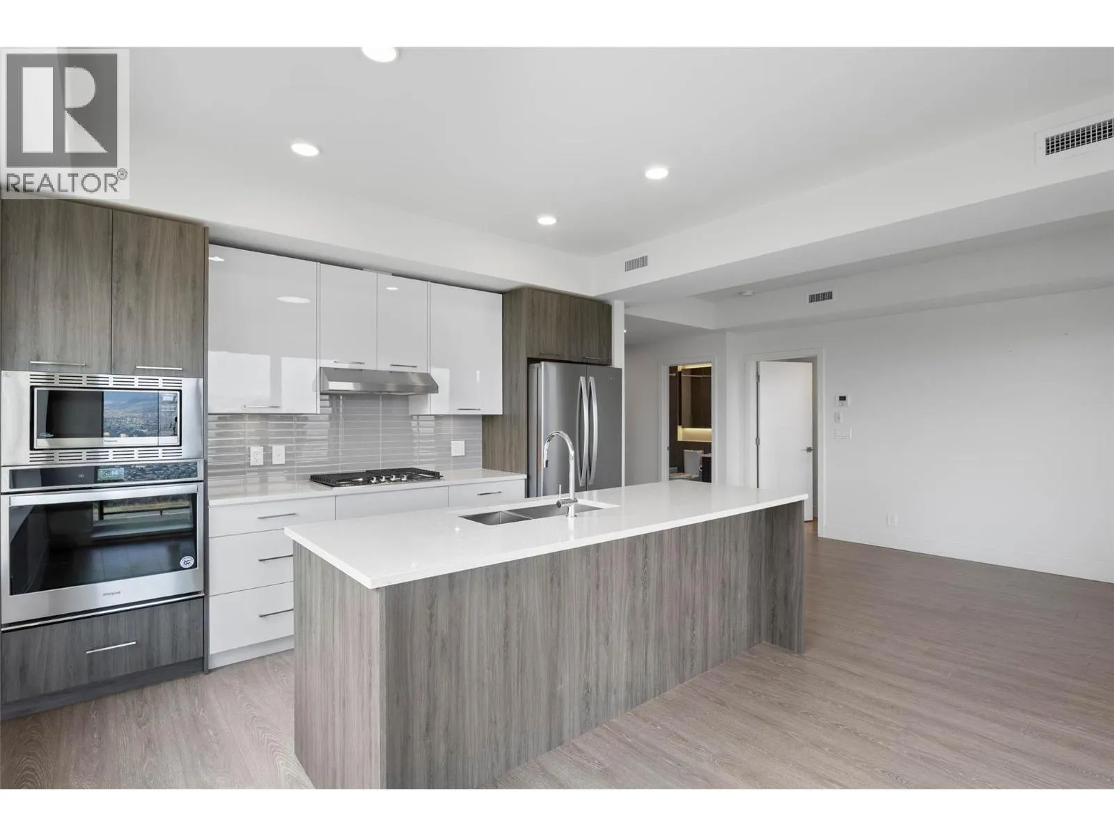 885 University Drive Unit# 201