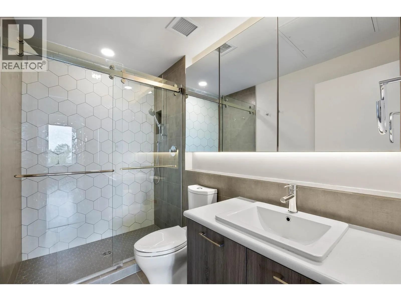 885 University Drive Unit# 201