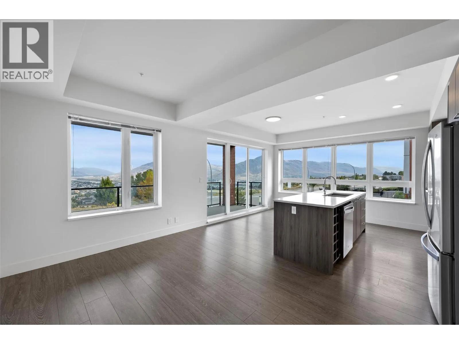 885 University Drive Unit# 201
