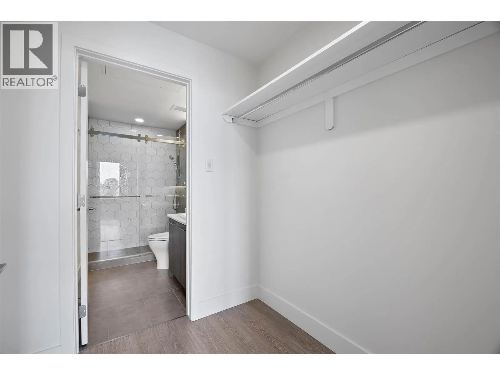 885 University Drive Unit# 201